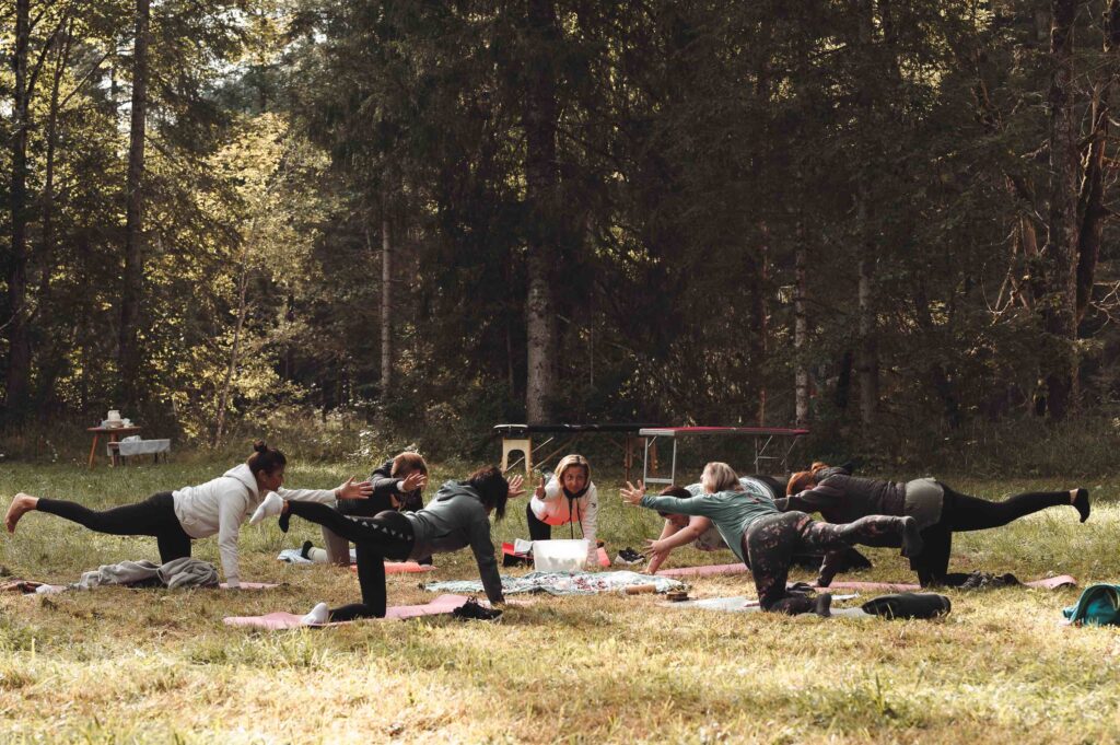 Frauenwanderung mit Kräuterpicknick, Yoga und Meditation